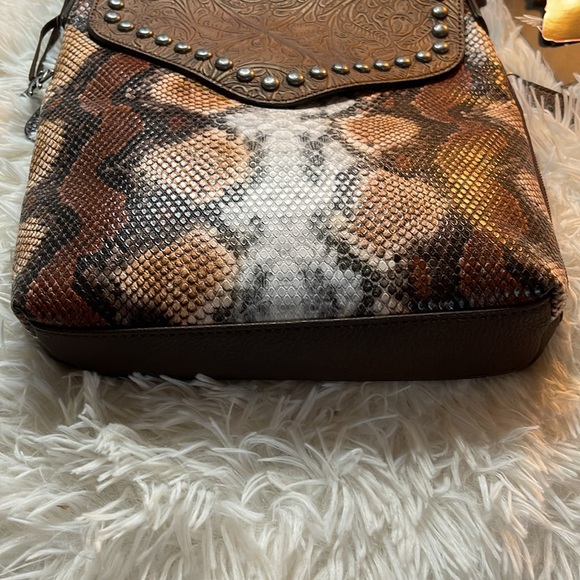 ⭐️M&F Western Angel Ranch Python Messenger Bag Brown - Picture 4 of 16